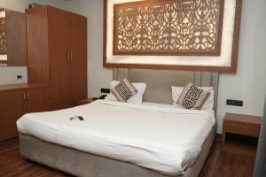 M2N Hotel Shaurya Inn