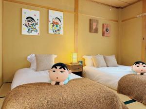 Wakyo Amaka one unit building Accommodates 11 people 2 bathrooms and 2 toilets 4minute walk to the subway station with direct access to Namba Nippombashi