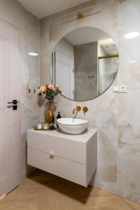 Apartament z jacuzzi i sauną, parking, centrum Katowic, 19 piętro, Top Apartments - Zabrska