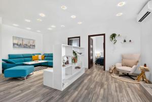 Spacious Family Home for 6 - Garage & Balcony
