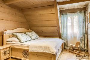TatryTop, KRZEPTOWSKA CHATA Traditional Wooden House