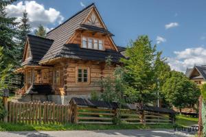 TatryTop, KRZEPTOWSKA CHATA Traditional Wooden House