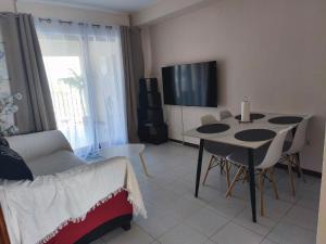Galeon Magic World Marina dOr Piscine Parking Plage