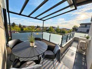 Marina Apartment by Dora