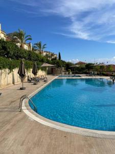Goldcity The Taste of a Villa with a Lush Green Garden