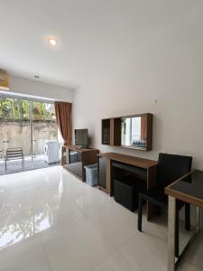 Chic condo by Rentejoy A106