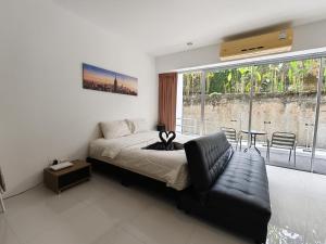 Chic condo by Rentejoy A106