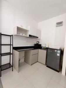 Chic condo by Rentejoy A106