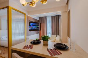 Premium Pipera Studio with Parking - Ivory 26B7