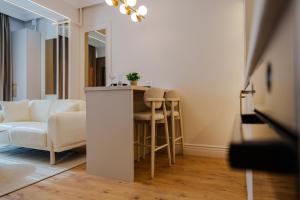 Premium Pipera Studio with Parking - Ivory 26B7