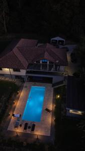 Breite Privée Forest and Pool Retreat