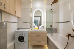 Metro Młynów Cozy Apartment by BookingHost
