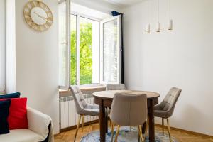 Metro Młynów Cozy Apartment by BookingHost
