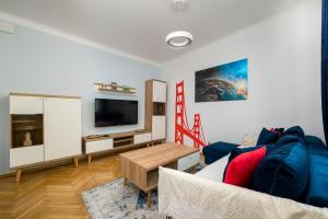 Metro Młynów Cozy Apartment by BookingHost