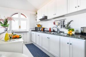 SorrentoVibes - Sea view Rooftop Apartment with Jacuzzi & Garden