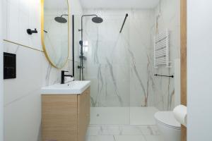 Cozy Apartment with Air conditioning in the City Centre by Noclegi Renters