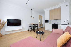 Cozy Apartment with Air conditioning in the City Centre by Noclegi Renters