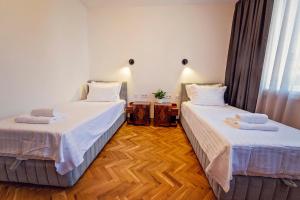 Elegant and Classic 2BD with free parking by ApartMAX