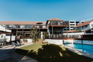 One Bed Apt at Planet Africa Modern Cozy Secure Sea Point