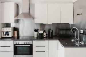 One Bed Apt at Planet Africa Modern Cozy Secure Sea Point