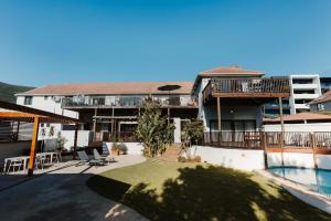 One Bed Apt at Planet Africa Modern Cozy Secure Sea Point