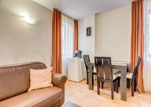 Warm Apartment at the Castle Complex with balcony