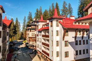 Warm Apartment at the Castle Complex with balcony