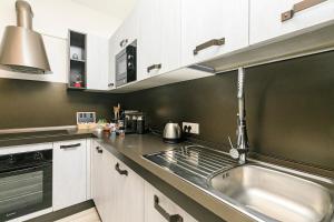 Design & Comfort with Fee Parking and AC