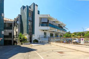 Design & Comfort with Fee Parking and AC