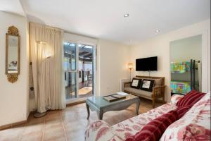 V Centenario free parking by Staycare