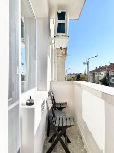 Business & Family Apartment with Free Street Parking