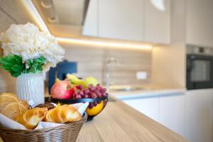 Business & Family Apartment with Free Street Parking