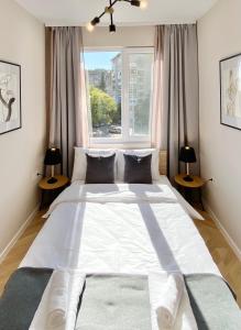 Business & Family Apartment with Free Street Parking