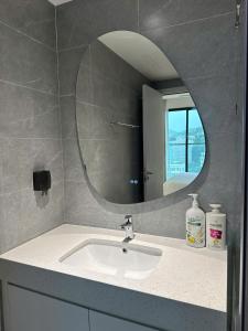 2BR Apartment with Fireworks - Ha Long Bay View