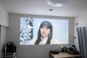 カップル 子連れ家族最適!! 東京和風旅館 68インチYouTube Netflix映画体験!! 駅徒歩1分!! スカイツリー4分 浅草8分 上野 銀座 ディズニーへ便利 成田空港 羽田空港直通 WiFi 長期歓迎 八広202a