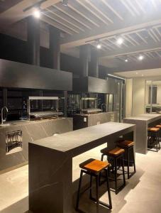 DEPARTAMENTO EN EQUIPETROL CON BALCON, PISCINA y PARQUEO PRIVADO