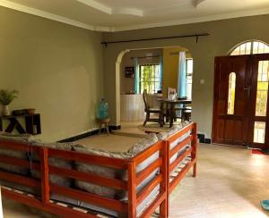 Upendos Home - Earth-Toned Haven in Arusha