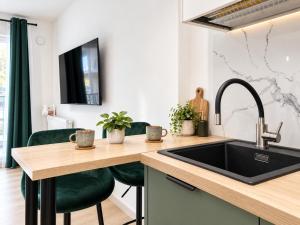 Scarpa Gdańsk Apartment with Private Parking & Balcony