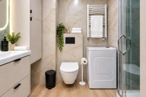 Scarpa Gdańsk Apartment with Private Parking & Balcony