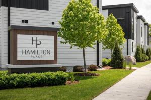 Hamilton Place Bayside Building 8BR Near Downtown Beaches