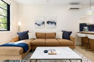Hamilton Place Bayside Building 8BR Near Downtown Beaches