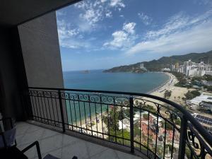 La Vista-Renovated Oceanfront Duplex In Rodadero