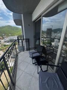 La Vista-Renovated Oceanfront Duplex In Rodadero