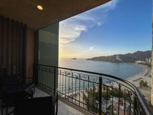 La Vista-Renovated Oceanfront Duplex In Rodadero
