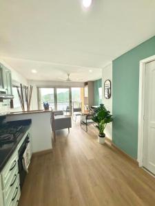 La Vista-Renovated Oceanfront Duplex In Rodadero