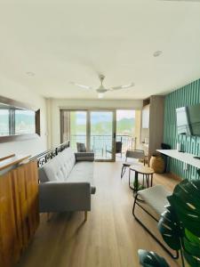 La Vista-Renovated Oceanfront Duplex In Rodadero