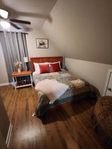 9 secluded king bed sleep 12