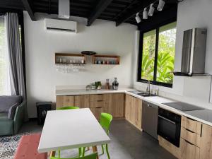 Casa Verde Modern Jungle Vila & Infinity Pool
