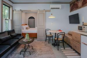 Bellflower - Cozy One Bedroom Villa at Petite Acres