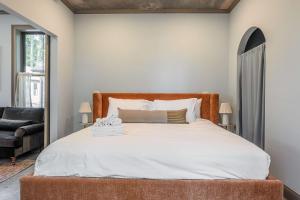 Bellflower - Cozy One Bedroom Villa at Petite Acres